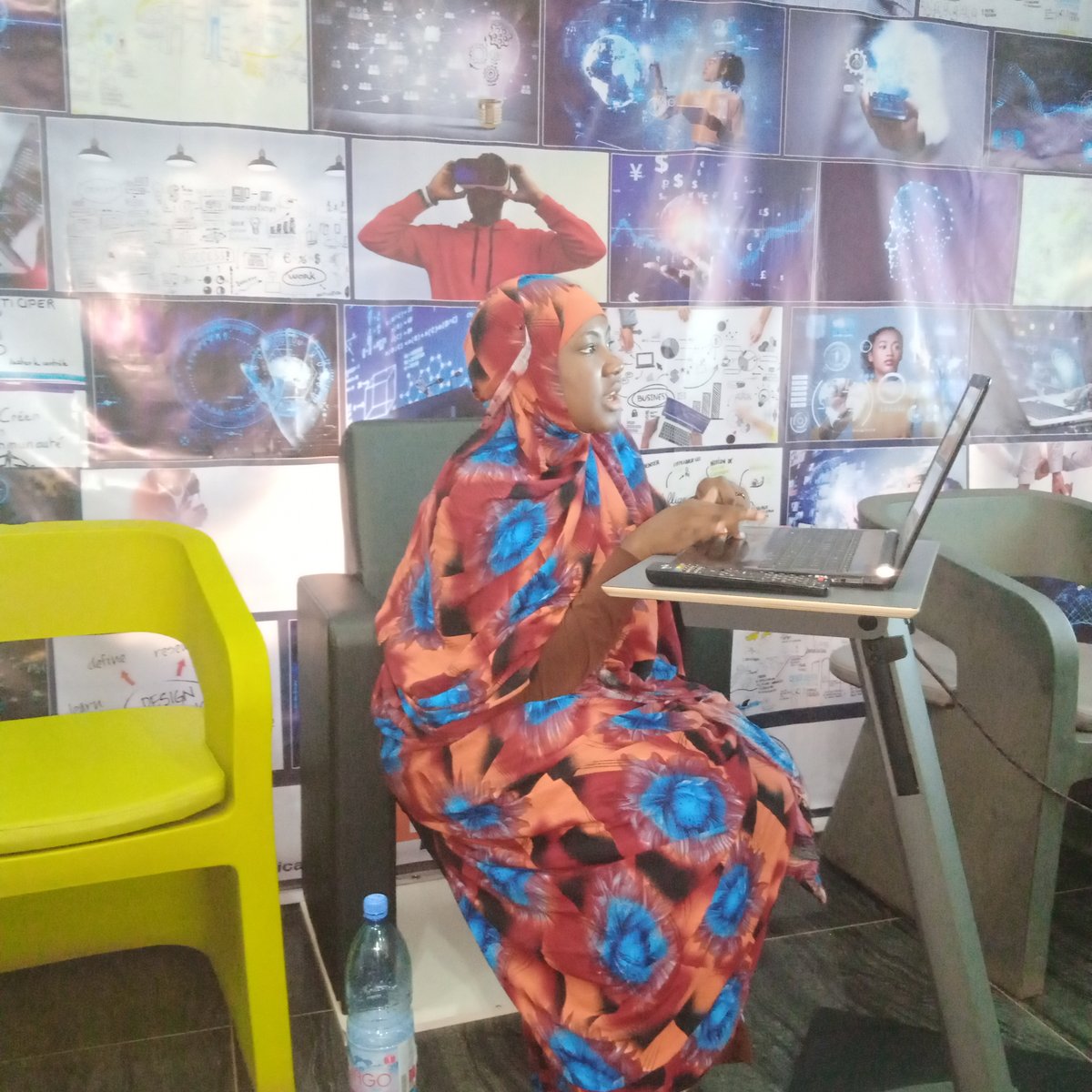 NCpmct's tweet photo. Ce Jeudi 23/06/2022, nos formateurs ont suivi à l'Université Virtuelle du Mali une formation sur la l'utilisation de la plateforme éducative mise en place et l'insertion des modules d'apprentissage. La session a réuni les participants de l'école hôtelière Chiaka Sidibé&amp;Nègè Blon. https://t.co/d0M6i7eejt