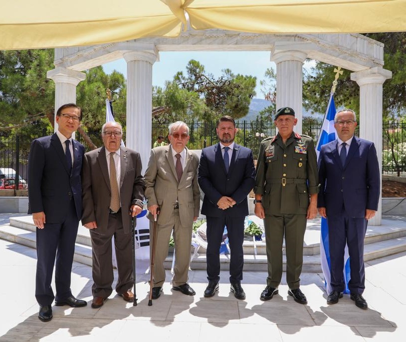 📍Μνημείο Ελλήνων Πεσόντων Πολέμου της Κορέας

Στο 72ο Ετήσιο Μνημόσυνο με τον Υφυπουργό Εθνικής Άμυνας <a href="/nhardalias/">Nikos Hardalias</a>

Η Ελλάδα και τότε και τώρα στη σωστή πλευρά της Ιστορίας!

Tιμή και δόξα στους 195 🇬🇷 Πεσόντες για την υπεράσπιση του Ελεύθερου Κόσμου και των αξιών του!

ΑΘΑΝΑΤΟΙ