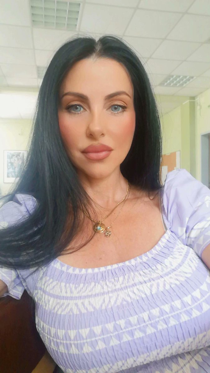 Have a great Friday everyone.... ✌️💙💙