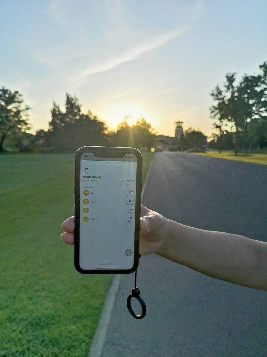 Gingerale1988's tweet photo. Making a deposite into the Hawaii savings pool（Pretending to play golf in Hawaii😘）with @goodghosting.
#SaveThisSummer https://t.co/bNukmIld43