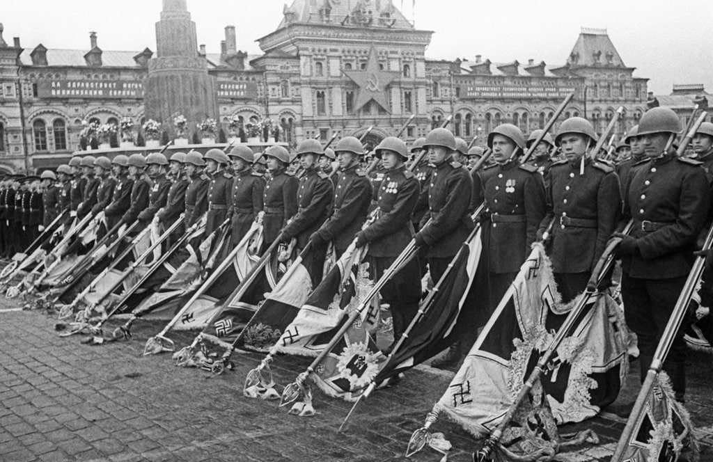 77 лет назад, 24 июня 1945 года, состоялся исторический Парад на Красной площади в честь победы советского народа над фашистской Германией в Великой Отечественной войне.

Парад принимал Маршал Советского Союза Г.К. Жуков.