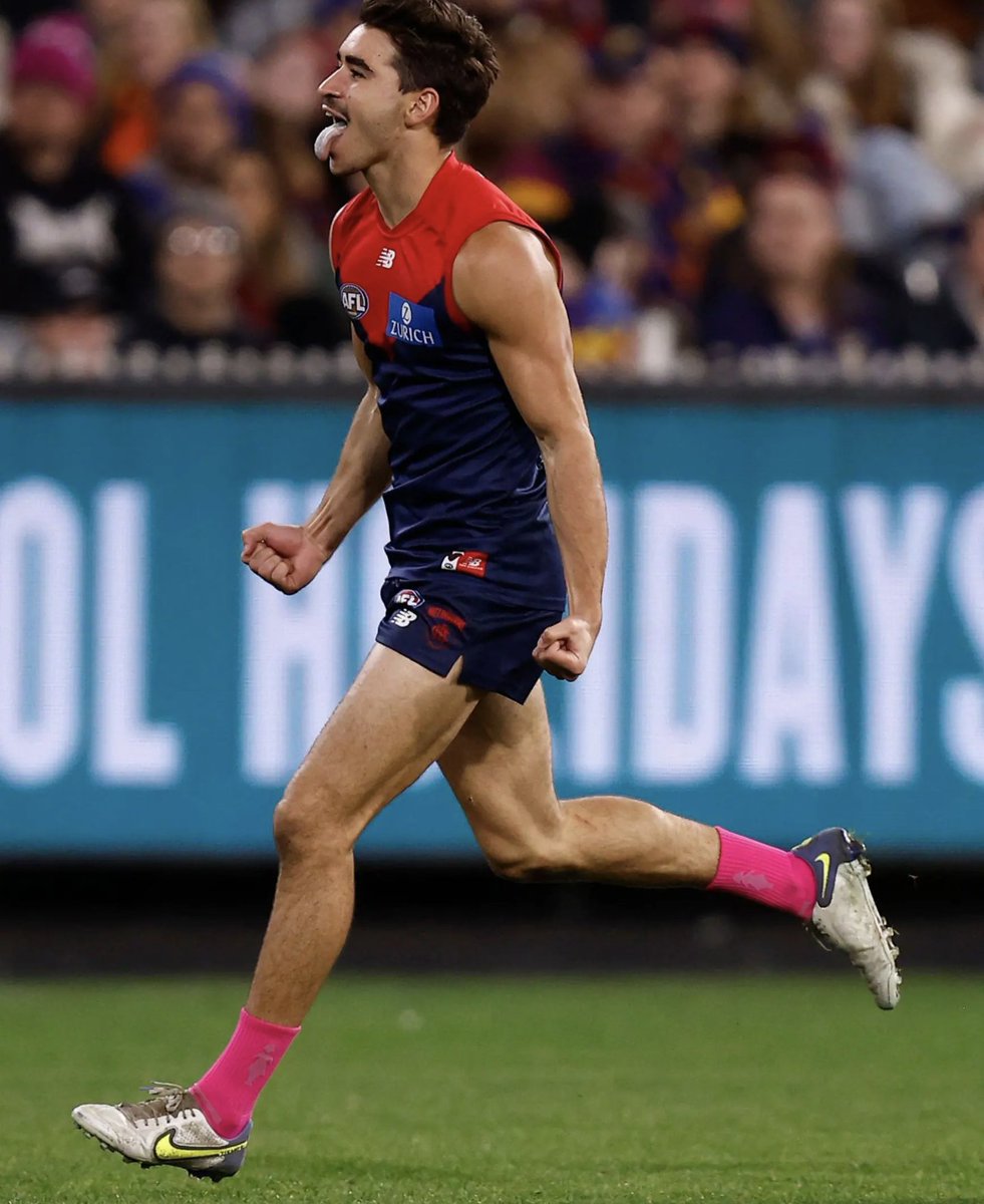 This bloke has some genuine x-factor about him

Bedford continued to impress last night, flourishing in a smaller forward line and massive uptick in forward half pressure. 

Keen to see more 

#AFLDeesLions 
#AFLDemonsLions