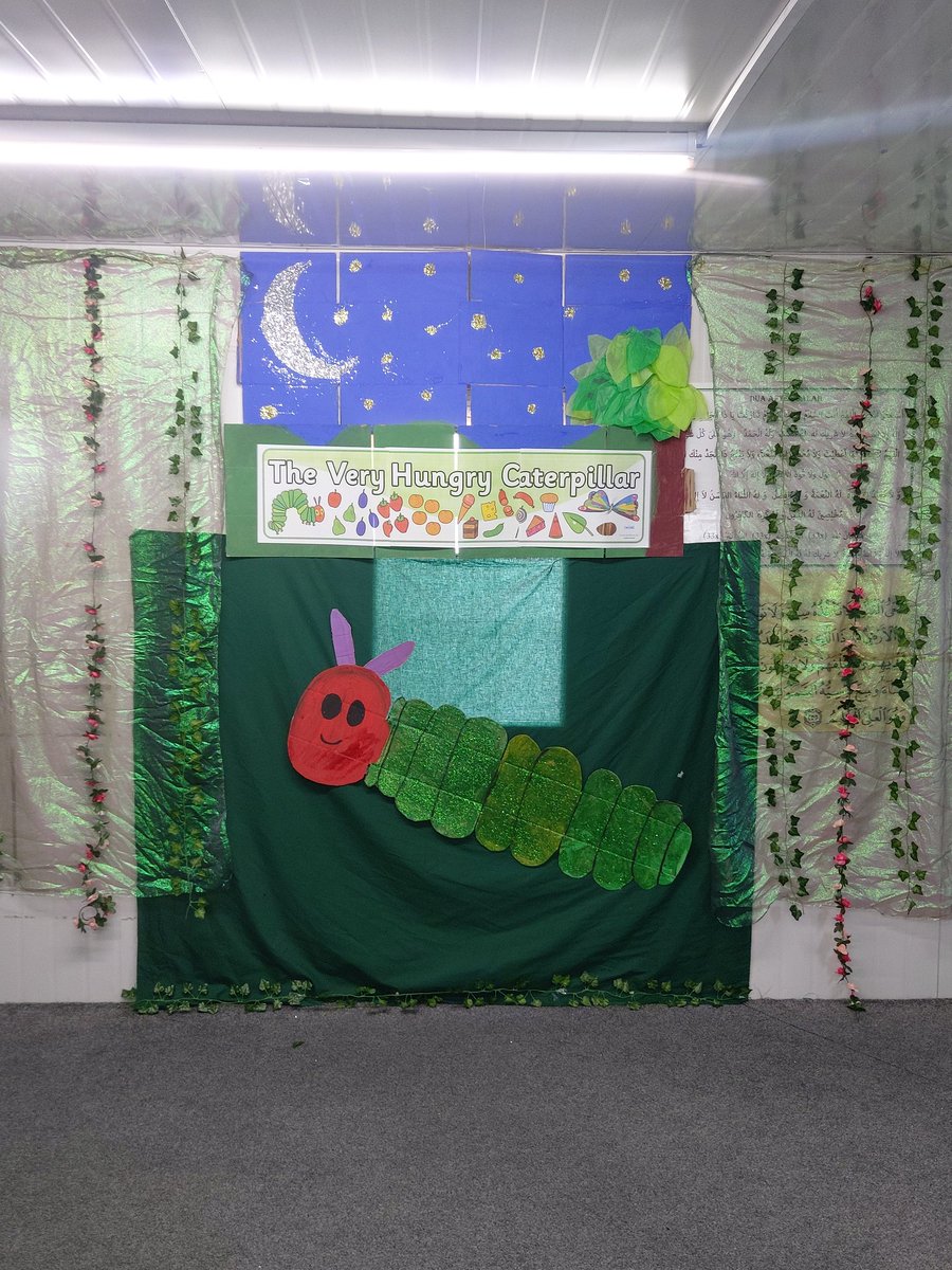 LutonOakwood's tweet photo. Getting ready for our Year 1 assembly! ⭐💫🐛🐛🐛🐛#caterpillar #Assembly https://t.co/KOkqnXW7y3