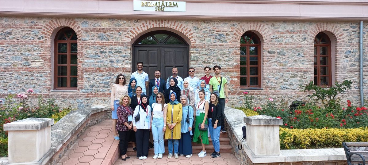 Bezmiâlem Valide Sultan vakıflarının ve kültürel mirasımızın tanıtıldığı 'K12 Erasmus Gençlik Projesi' Üniversitemiz ev sahipliğinde başarıyla tamamlandı.
İdari kadro ve yöneticilerinden oluşan güçlü ekibiyle kabul alan +++