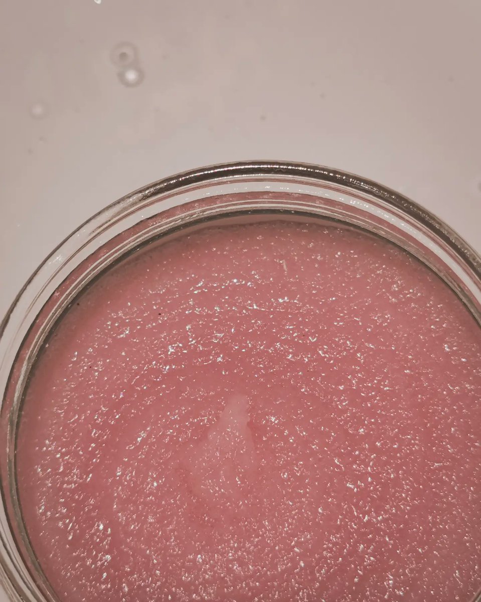 Scrub scrub scrub 🧼Ad PR with <a href="/bloomtownuk/">Bloomtown</a>

New post at Instagram.com/amymarshmentx

#bodycare #bodyscrub