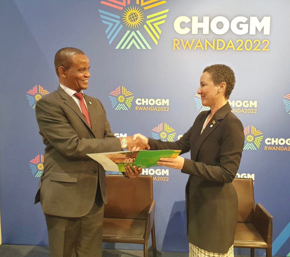 kaminajsmith's tweet photo. 2/2 We also discussed the CW’s potential to deliver more for our people and my candidature for CW SG. Wishing 🇲🇿 congratulations ahead of their anniversary of Independence tomorrow.
#KJSforCSG #CHOGM2022 https://t.co/WDjtoTSFKq