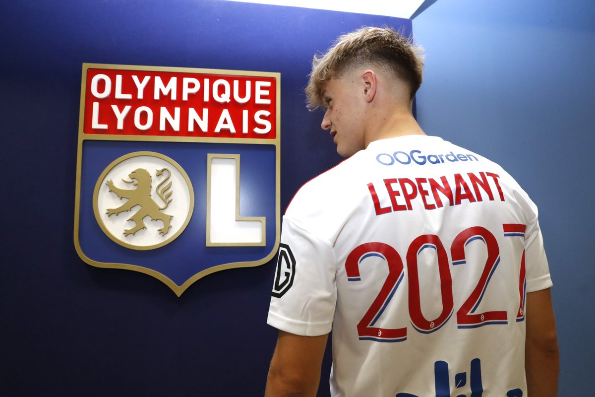 OL's tweet photo. 🗣️  « Il faut que je bosse pour gratter du temps de jeu »: notre nouveau Gone se confie après avoir signé au club 💪🏻

On a déjà hâte de le voir sur le terrain ! 🦁

➡️ https://t.co/PkfJ7fjE21 https://t.co/gMNlHCnFRc
