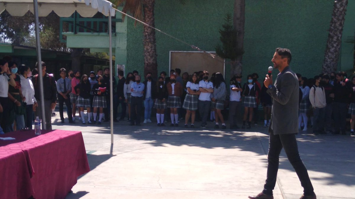 Conferencia 
"La ruta hacia el éxito"
#conalepbc
#lifeaftergloves