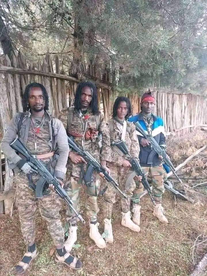 TesemaK1's tweet photo. በአማራ ህዝብ ላይ #AmharaGenocide የሚፈፅምበት የአብይ አህመድ "ጥቁሩ ክላሽ" ማለት ይሄ ነው። ከመከላከያ ባልተናነሰ ኦነግንም የሚያስታጥቀው አብይ አህመድና ስርዓቱ ነው።
#በቃ
#እምቢ
#ክብር_ለአማራነት
#AmharaGenocide
#NoMoreGenocide https://t.co/ihSoQUYjDN