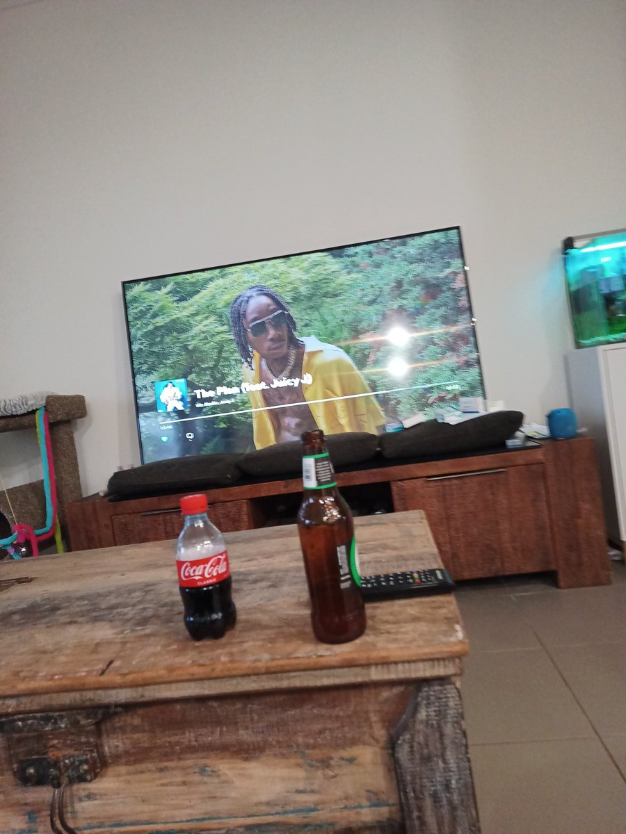 MMAAfficionado's tweet photo. @wizkhalifa @TaylorGang https://t.co/SdrjcP8G4B