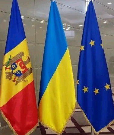 Northern_Ruler's tweet photo. Congratulations #Ukraine🇺🇦 & #Moldova🇲🇩!!!😁👏🥳💪❤️🥰 Our friends/brothers & sisters from 🇲🇩 & 🇺🇦 belong to the #EuropeanFamily 🇪🇺. Having them by our side, makes #EU stronger!🍾🇺🇦🎉🇲🇩🎊🇪🇺🥂 #StrongerTogether 💪✊ #EmbraceUkraine🇺🇦 #EmbraceMoldova🇲🇩 https://t.co/e6tVWkuVAi