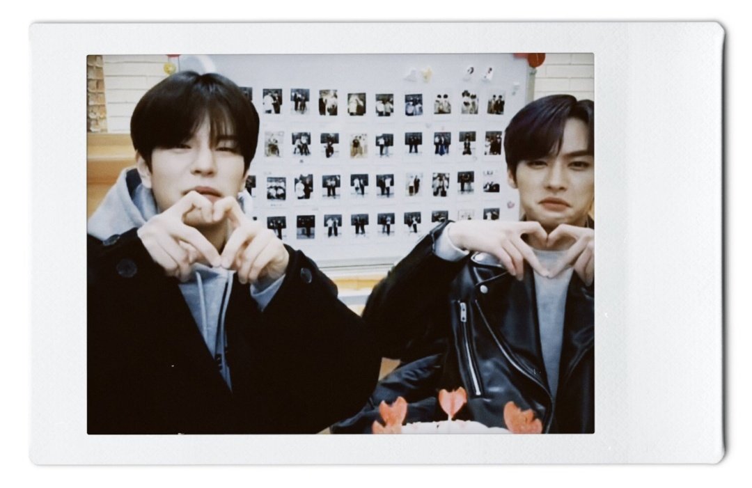 jiszui's tweet photo. kahit sa katandaan,
a 2min mini filo vlog au.

for their eight anniversary, they were asked to share every last thing and moment they experienced with each other. https://t.co/joK3G1T7mo