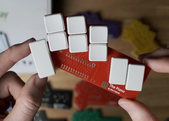 - Ultra minimal 18 key keyboard by <a href="/benvallack/">Ben Vallack</a> 
- More info: bit.ly/3xO1zHq 

#pcb #pcbway 
#SharedProjects