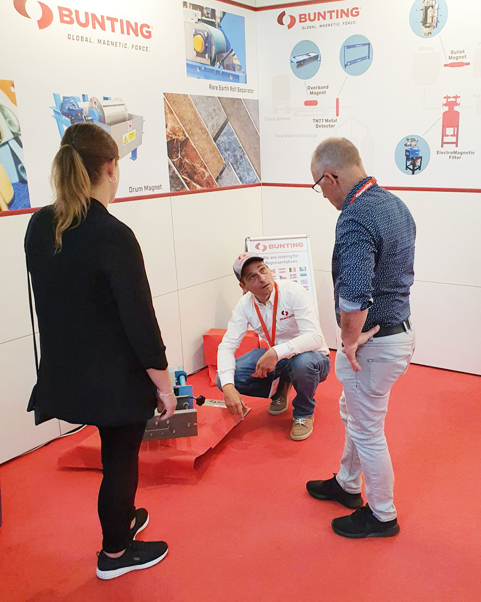 BuntingRedditch's tweet photo. Ceramitec 2022 | Dirk showing a visitor our high-strength Neodymium FF Drawer Filter Magnet
#ceramitec #ceramics #magneticseparation @ceramitec https://t.co/vNwjeQ7UnC