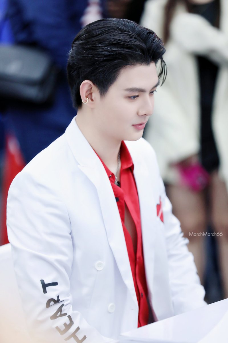 「20220624」

You are so charming🥰🥰

SAINT X EVENTTRUE
#เซ้นต์ซุปTrue5G
#Saint_sup #MingEr