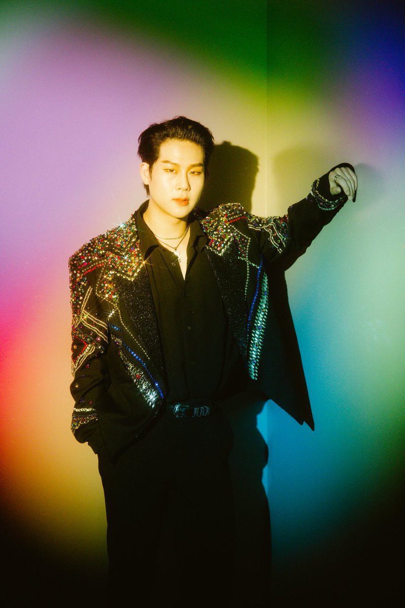 my head is spinning i can’t do this anymore #주헌