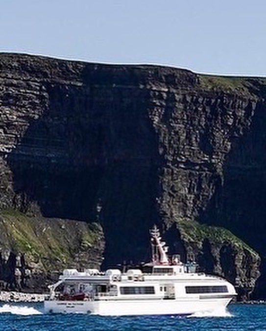 dmpr_galway's tweet photo. @gbayfm have gone off shore this morning with @AranIslandFerry &amp; will broadcast live  from #thebar with  @GalwayTalks followed by Ronan Lardner &amp; #thelivewire. Lots of very interesting stories coming from #inismór &amp; plenty fab #luvemusic too. Bígí ag éisteacht #dayout #fun https://t.co/dt9Nyx6wcp
