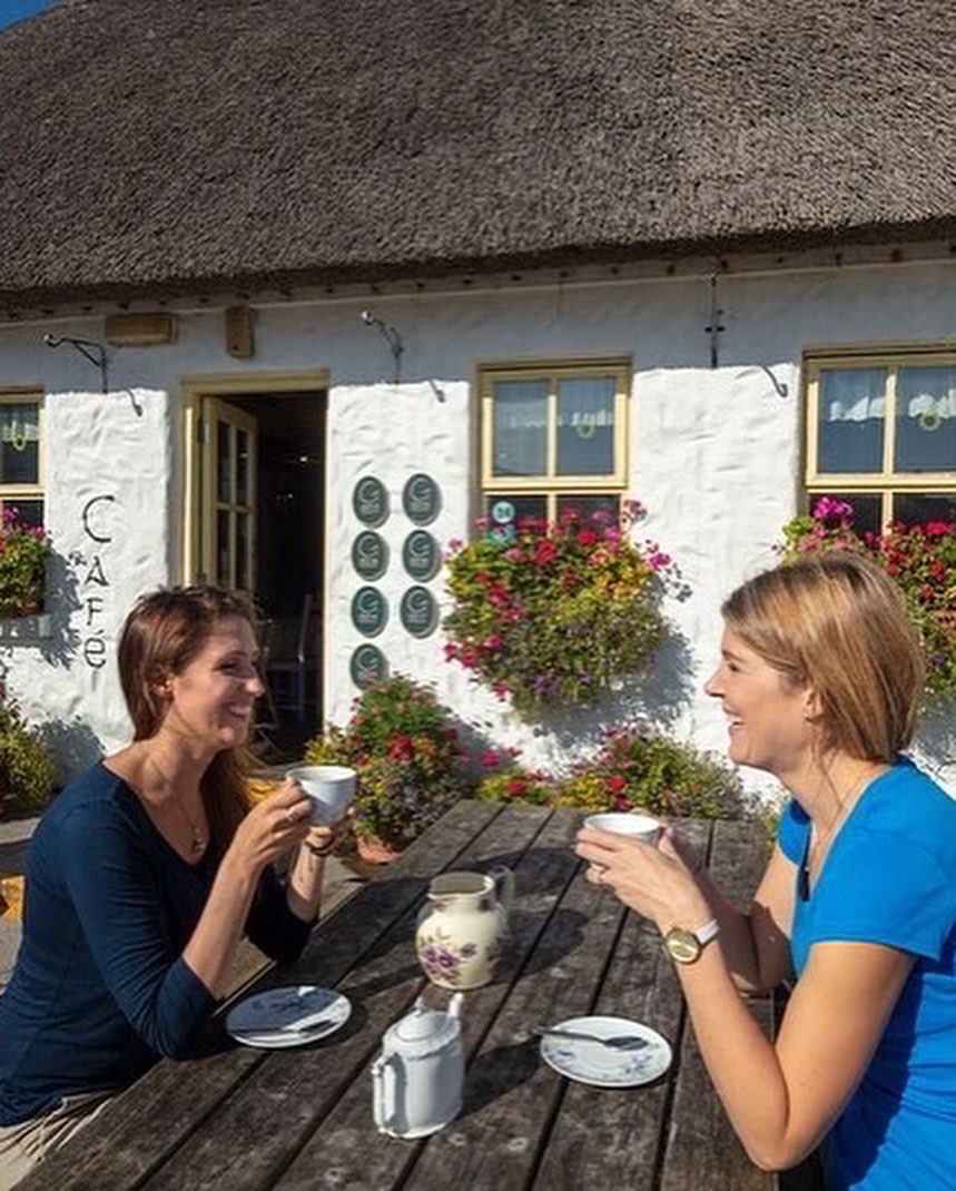 <a href="/gbayfm/">Galway Bay FM</a> have gone off shore this morning with <a href="/AranIslandFerry/">Aran Island Ferries</a> &amp; will broadcast live  from #thebar with  <a href="/GalwayTalks/">Galway Talks with John Morley</a> followed by Ronan Lardner &amp; #thelivewire. Lots of very interesting stories coming from #inismór &amp; plenty fab #luvemusic too. Bígí ag éisteacht #dayout #fun