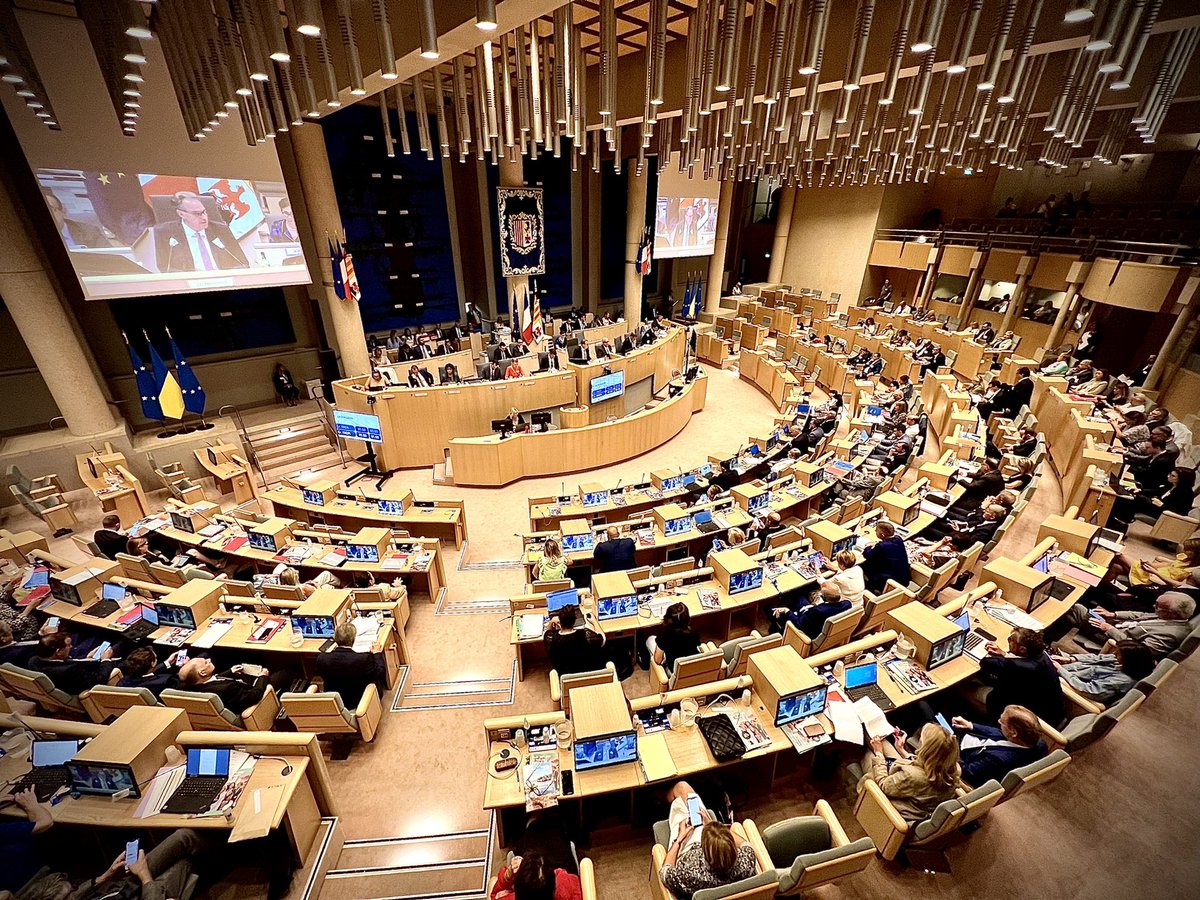 Pierre-Paul Léonelli (@ppleonelli) on Twitter photo Nous sommes en Assemblée Plénière <a href="/MaRegionSud/">Région Sud</a> aux côtés de <a href="/RenaudMuselier/">Renaud Muselier</a> et <a href="/cestrosi/">Christian Estrosi</a> pour travailler sur un ordre du jour composé de 49 rapports . Europe, croissance verte et Compte administratif au menu … Tous rassemblés au sein du groupe que je préside #Notreregiondabord Nous sommes en Assemblée Plénière <a href="/MaRegionSud/">Région Sud</a> aux côtés de <a href="/RenaudMuselier/">Renaud Muselier</a> et <a href="/cestrosi/">Christian Estrosi</a> pour travailler sur un ordre du jour composé de 49 rapports . Europe, croissance verte et Compte administratif au menu … Tous rassemblés au sein du groupe que je préside #Notreregiondabord