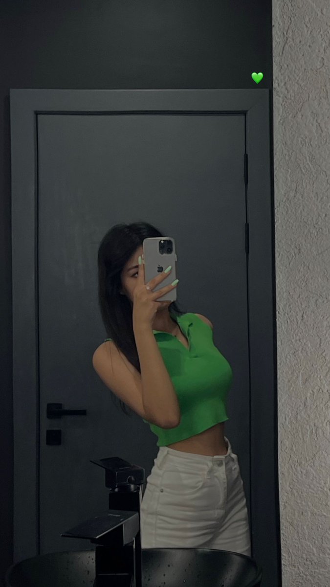 Mereieth's tweet photo. Gm kitties and have a nice day, everyone💚 https://t.co/n5P7ikDPvR