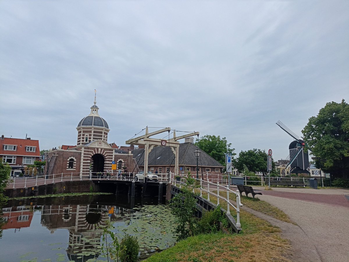 sterretje8's tweet photo. At #IOS22 in Leiden today talking about leadership in impact (general insights but also lessons learned @ResearchUGent) with Igor Campillo (@enlight_eu) and @mobilemobilizer (@researchimpact) https://t.co/4wkqC38QCC