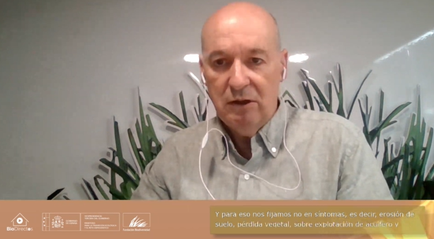 EFEverde's tweet photo. Víctor Manuel Castillo, Profesor de Investigación del @CSIC y asesor técnico del @mitecogob comienza con una aproximación sistémica e integrada en la lucha contra la #desertificación en España y explica los principios básicos que han llevado a desarrollar la estrategia #ENLD https://t.co/g8Pef6HpA0