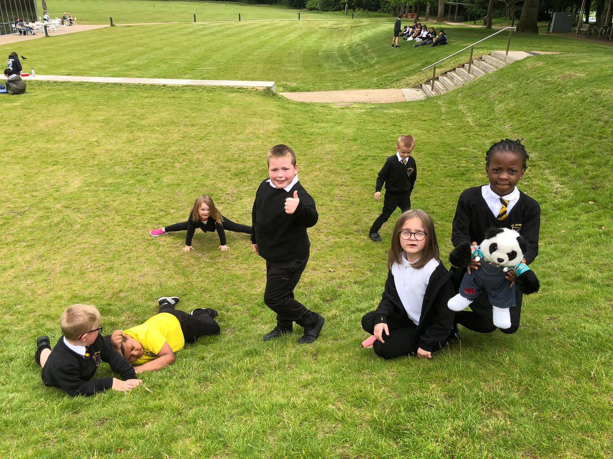 TheHiveStBen's tweet photo. @StBenedictsPS @GlasgowNurture The Hive supper trip part 2 😊Fun in the sun ☀️ https://t.co/U1NCQeAEte