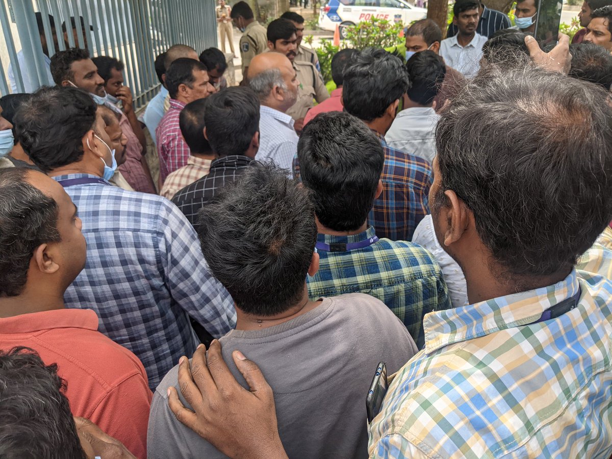 indraneel_jana's tweet photo. What is the intension of Police involvement near front gate of Dr. Reddy's Laboratories? @satishkreddy @gvprasad @KTRTRS @timesofindia @htTweets @rogueUSFDA @BBCNews @BBCWorld @BBCBreaking https://t.co/9fLYfGJfGv
