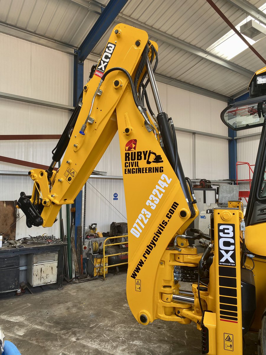 siteMASTERShire's tweet photo. Great to see @JCBmachines Sitemaster backhoe loader heading out on long term hire. All machines available to hire nationwide #flexible #longterm #shortterm https://t.co/QiHmCDESjl