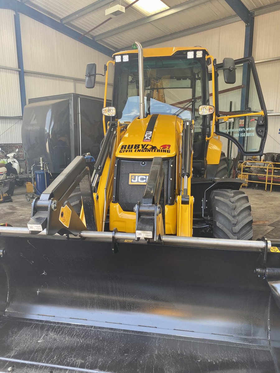 siteMASTERShire's tweet photo. Great to see @JCBmachines Sitemaster backhoe loader heading out on long term hire. All machines available to hire nationwide #flexible #longterm #shortterm https://t.co/QiHmCDESjl