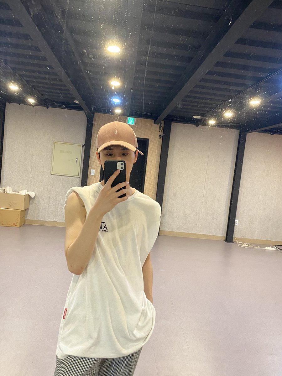 Blacklevel_twt's tweet photo. [#영훈]

연습하다 보고싶어서 들렀음!!!🙋🏻‍♂️

#블랙레벨 #BLACK_LEVEL
#YOUNGHOON https://t.co/1V39uFBPBd
