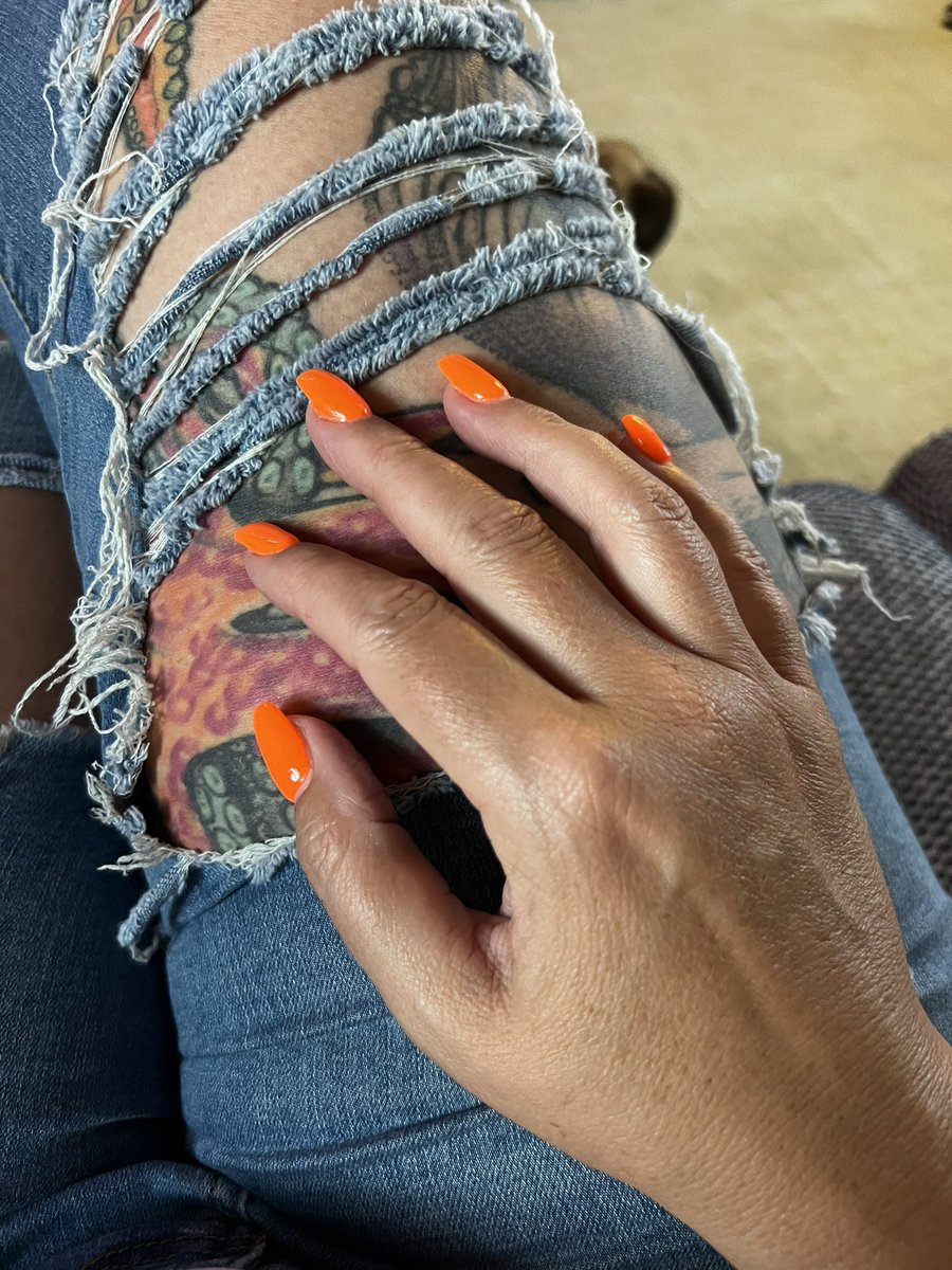 TrishQuenby's tweet photo. Theyβre back! Must mean Iβm on Annual leave! #nicenails #holidaynails #annualleave #readyforarest https://t.co/v9cDQZPyGJ