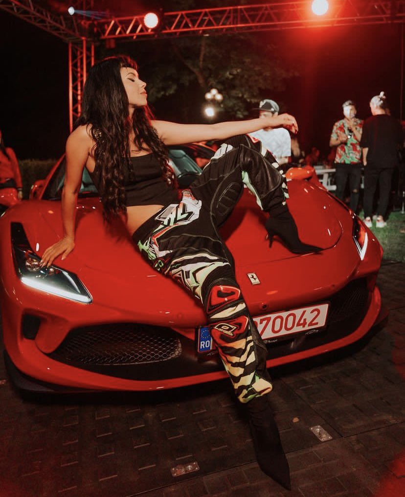 inna_ro's tweet photo. People, meet my RARI! This is the gift I received for my 10.000.000.000 views and streams from my team! @GlobalRecordsRO @luciansss 
I still can’t believe we made it so far! #ViseleDevinRealitate https://t.co/5LN3itxBTV