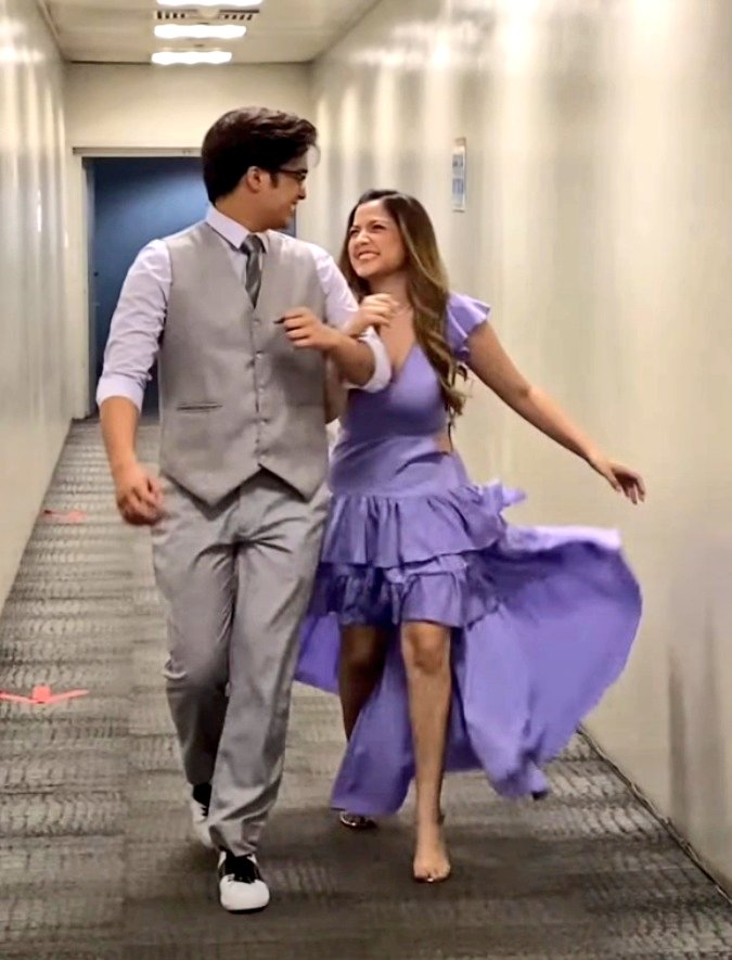 cornpeault's tweet photo. TUMAKAS PARA MAHANAP

#RunToMeFinaleConcert https://t.co/V9fYfNo9uA