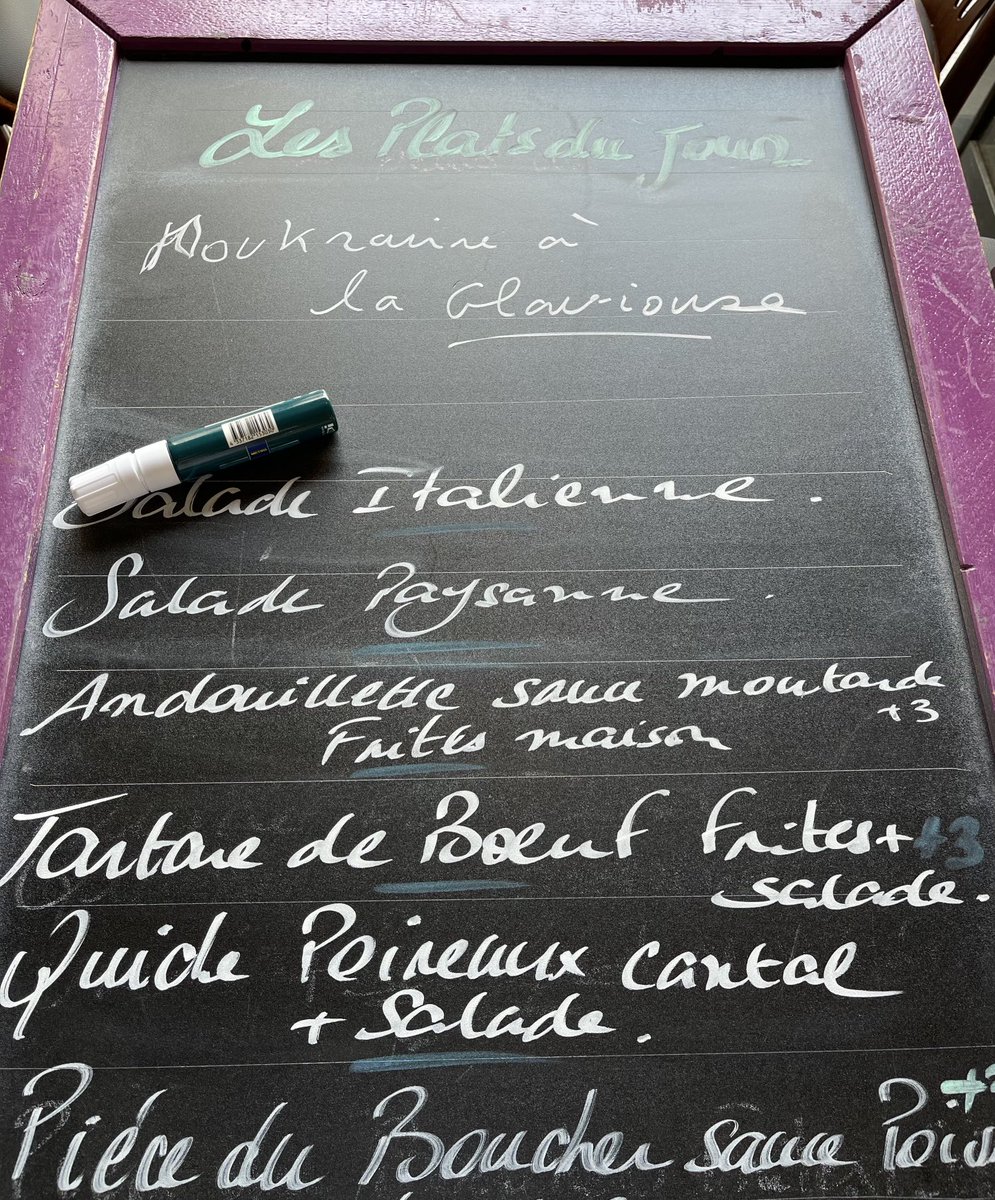 drmayo_theone's tweet photo. Le cafetier qui me laisse seul à côté du tableau des plats du jour et d’un stylo ….je me demande quand il va s’en apercevoir….#lesnuls #potache https://t.co/38ylntY1IF