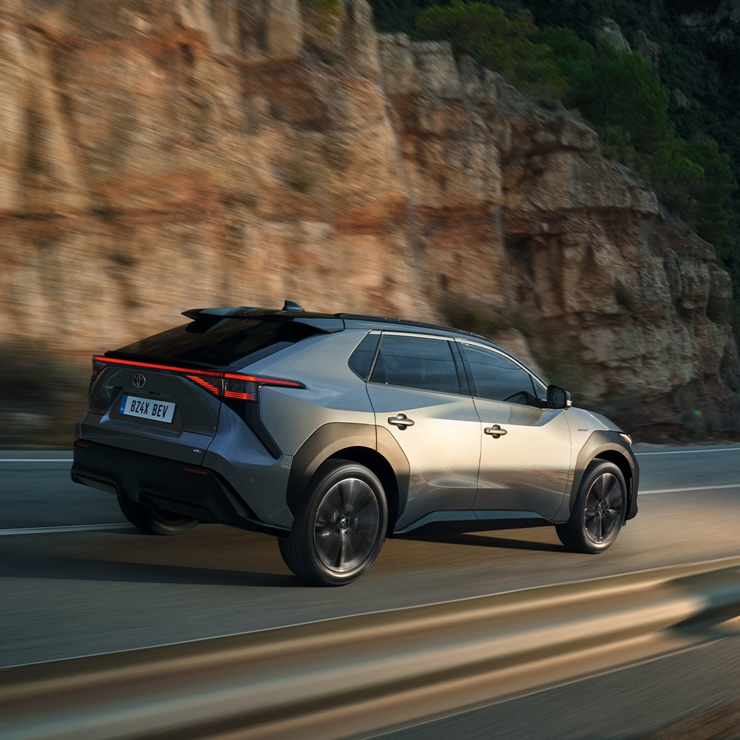 Asómate al futuro de la movilidad y reserva ya online nuestro nuevo #SUV #eléctrico: #Toyota #bZ4X. 

¿A dónde llevarías tu nuevo #bZ4X para estrenarlo? 🔥 

#BeyondZero
Descúbrelo aquí: 👇
bit.ly/3vwvHG8