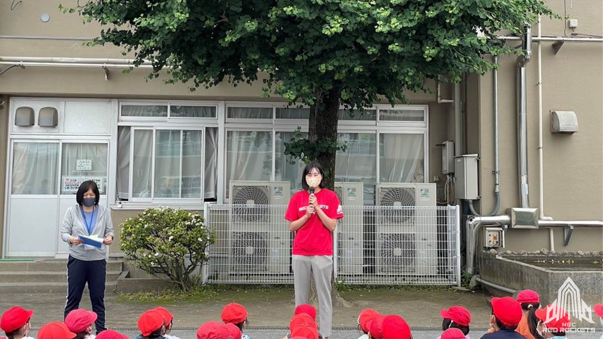 nec_rr_official's tweet photo. 🌎#RCONNECTION 🚀

#廣瀬エバンジェリスト と #スティーム  が川崎市立玉川小学校で交通安全教室に参加いたしました。

#NECレッドロケッツ #necredrockets  #SDGs #人と未来をつなげる #スポーツの力 

詳しくは記事をチ���ック✅
https://t.co/25NqQyNx0V https://t.co/LTqm8sDOPN