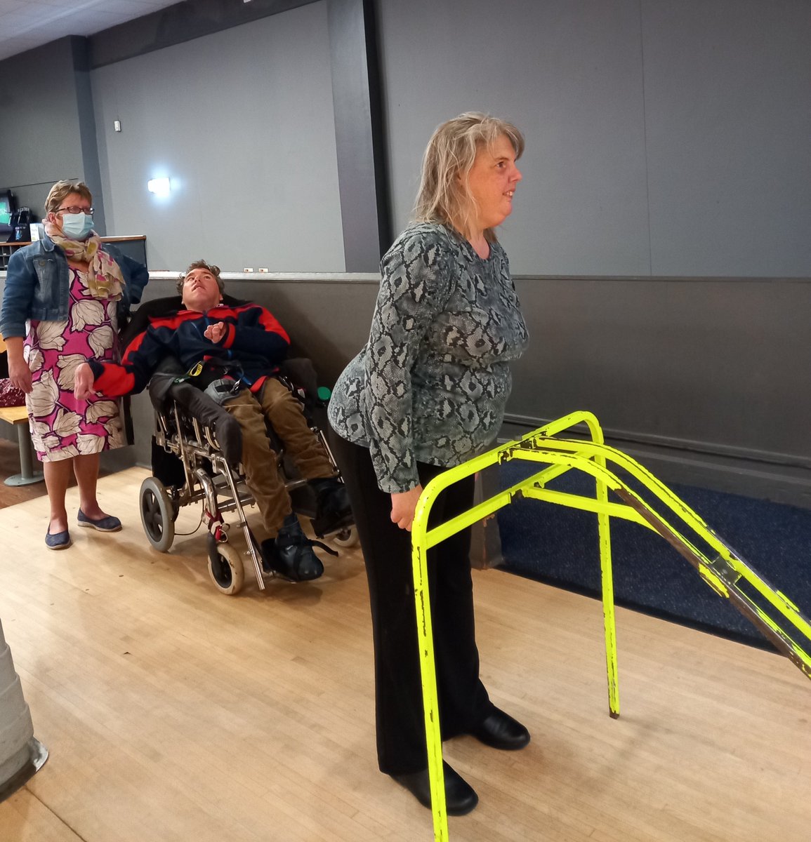_rainbowliving's tweet photo. Fantastic to see some of our #ExeterRainbowHouse tenants enjoying a game of bowling - thank you all for sharing these photographs with us, looks like you had a great time! #IndependentSupportedLiving https://t.co/acJ4meIhO2