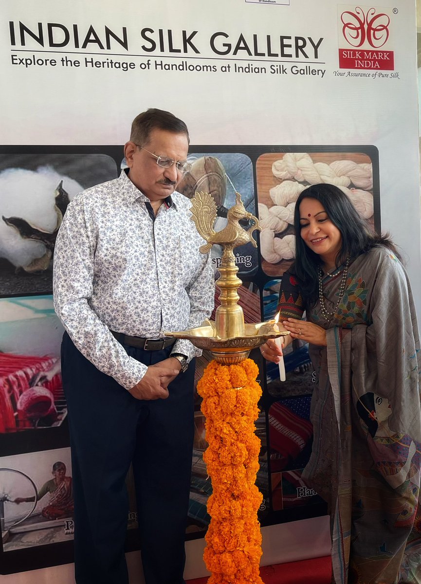ShefVaidya's tweet photo. Was honoured to inaugurate a textile expo in Pune that features only guaranteed natural fibres, that is, silk, cotton and linen. The collection is exquisite. Punekars, do visit. At Siddhi Gardens, Near Mhatre Bridge, Pune. Expo is on till 3rd July. Spearheaded by Y Srinivas Rao https://t.co/DQ0HuW3Q59