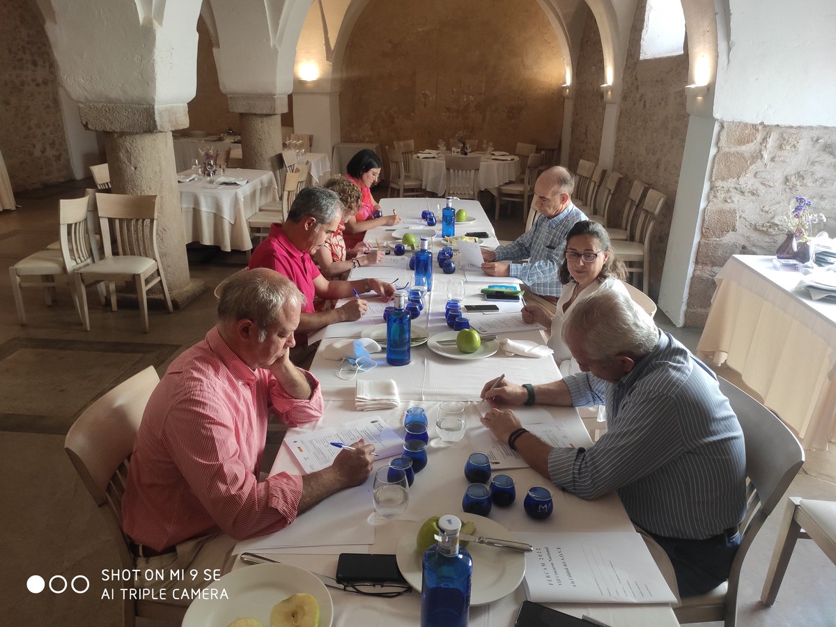 oleoconsulting's tweet photo. VIII Edición del Concurso FERCAM a la Calidad del Aceite de Oliva Virgen Extra. En estos momentos comienza la cata por parte de nuestro jurado. Suerte a todos!! ...y gracias a los componentes de nuestra mesa. https://t.co/p5cLVO33oQ