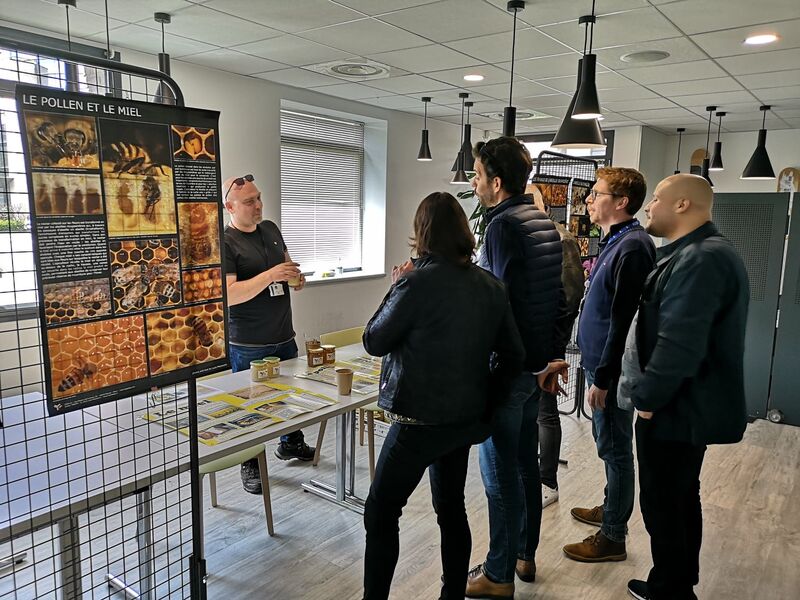 Premier jour des #AxaWeekForGood sur le site de Wasquehal avec <a href="/Orl_Thn/">Aurélien</a>  :
- Stand de présentation sur le monde des abeilles avec notre Apiculteur Thomas DEVIENNE 🐝
- Tombola au profit de notre fil rouge
#AxaAtoutCoeur <a href="/LescatC/">Lescat Clément</a> <a href="/GeryM/">Gery Meinzel</a> @ThierryGMT @DucrocqVirginie <a href="/Raymond_J_P/">Jean-Pierre Raymond</a>