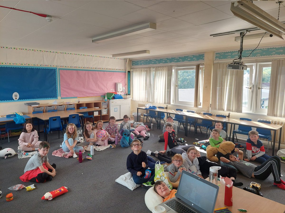 MissFletcher8's tweet photo. Last day vibes ✨️ 
I've loved every minute of you primary 4 🥰 https://t.co/bkUxptYk5E