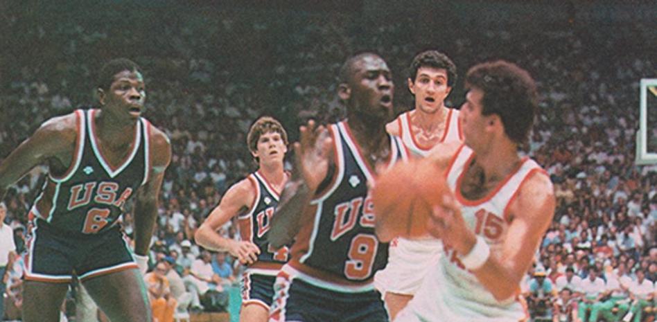 GIGANTESbasket's tweet photo. Te dejamos una máquina del tiempo

¿Qué partido de la historia de la selección elegirías poder ir a ver en directo? #FIBAWC #WinForAll https://t.co/wPMWNVpA8N