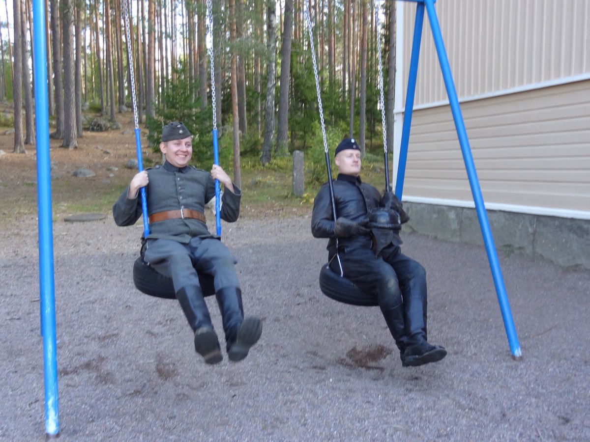 panssarimuseo's tweet photo. Tänään vietetään juhannusta ja museo on suljettu, mutta avaa ovensa taas heti huomenna!
Panssarimuseo toivottaa kaikille hyvää juhannusta!
#panssarimuseo #visithattula #juhannus #kesä #kesä2022 #juhannustaikoja https://t.co/nil9e3sjh4