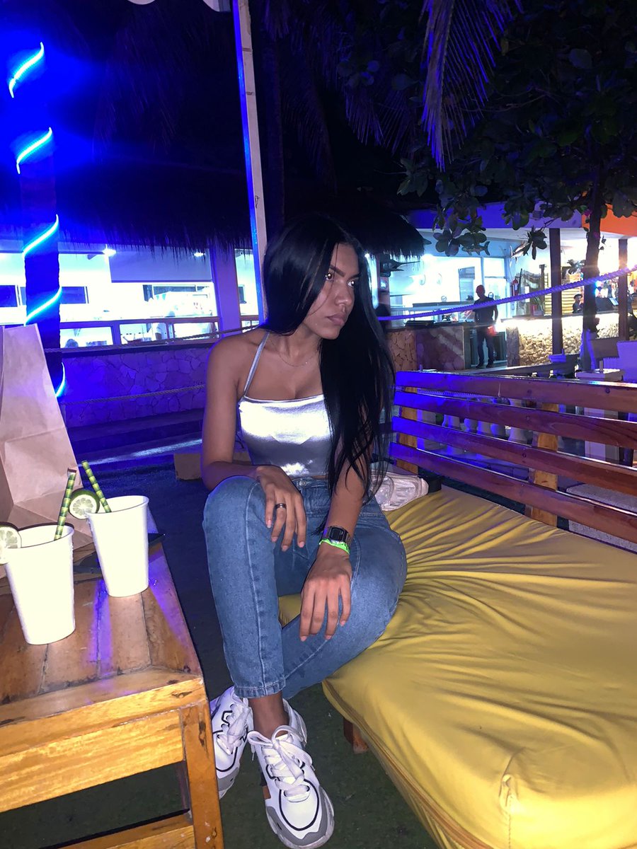 JuliH08_'s tweet photo. 🌜✨ https://t.co/GpeaGSI21S