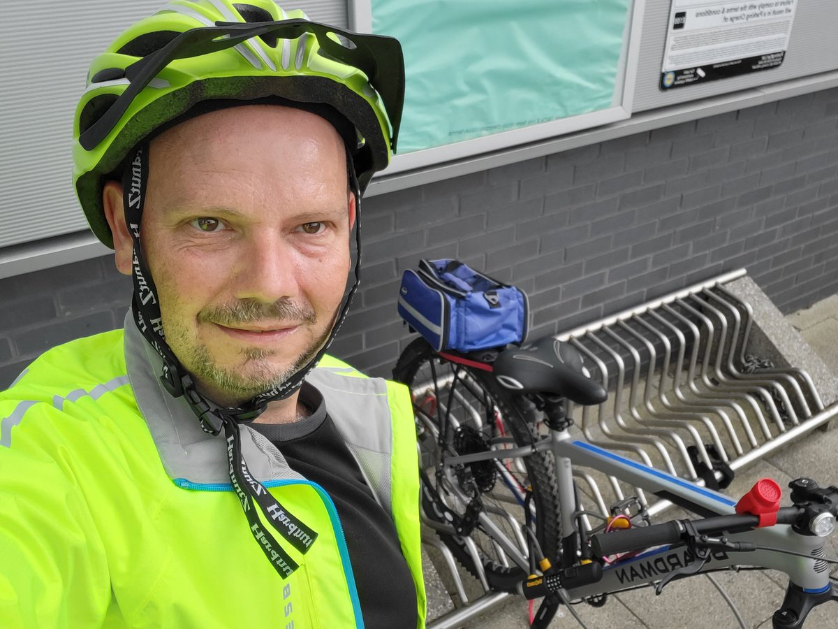 nhsmarkrowe's tweet photo. I really need to tweet something more interesting but 1 minute off my cycle to work time must be an achievement for a Friday. I kept to the cycle lanes and  even remembered a towel for a shower. And its great being back in the office.  @WEDoOD_UHP https://t.co/5Tst8gub6b