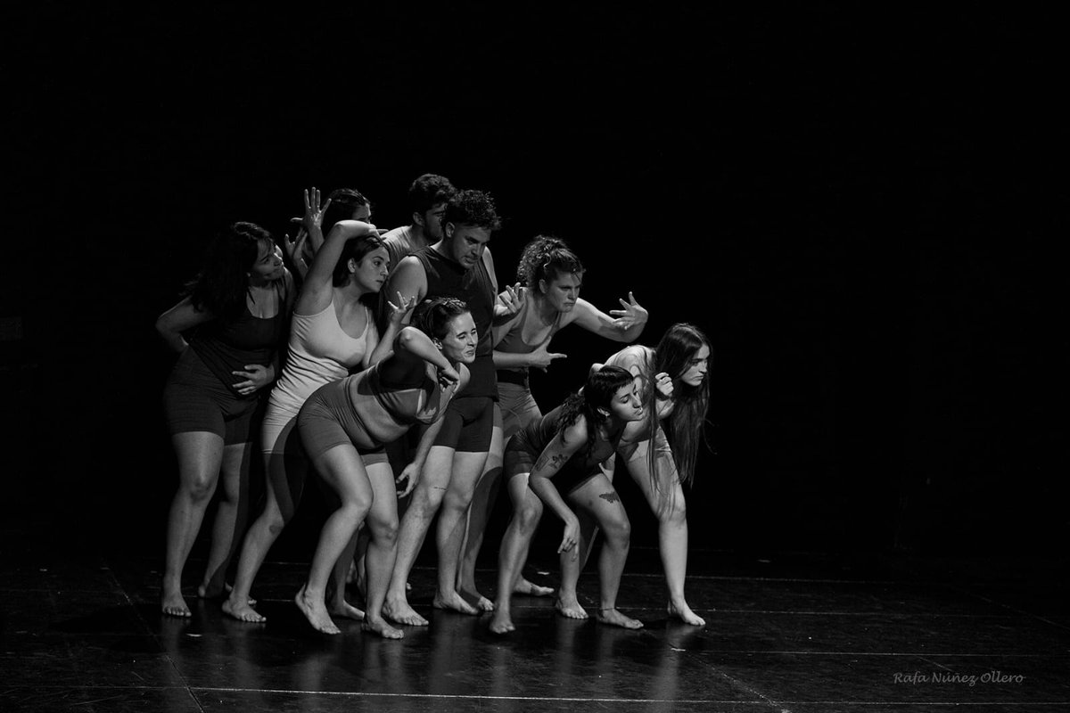 ECAES_'s tweet photo. Anoche presentamos BELLUM en Teatro @La_Fundicion  con nuestro alumnado de 1º de Artes Escénicas. Aquí tenéis una muestra de imágenes del resultado de todo un año de trabajo, cortesía de Rafa Núñez Ollero. 🎭👏👏👏🎭 #Teatro #EstudiarTeatro #ArtesEscenicas #Sevilla #Cultura https://t.co/Slzc3cBZLP