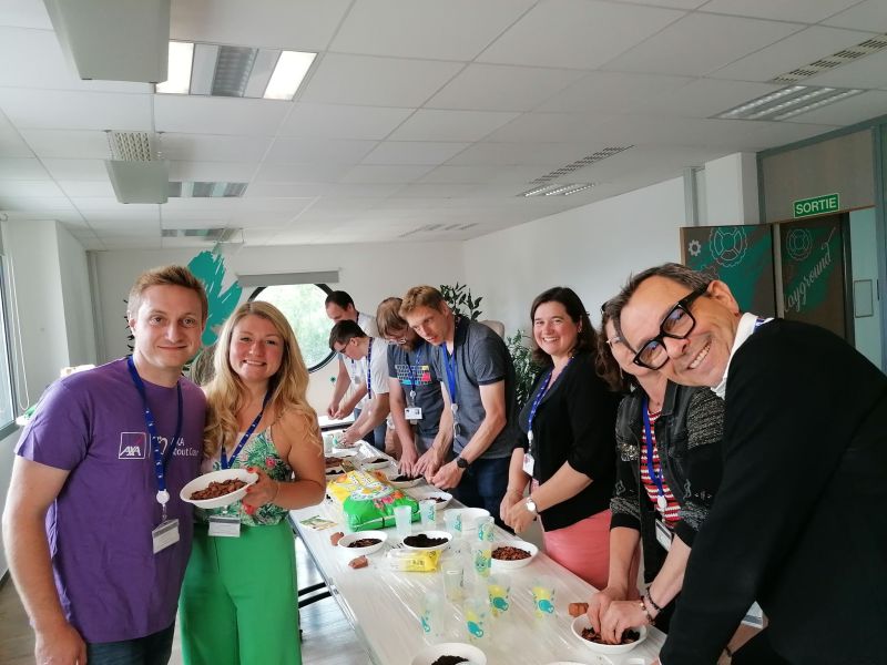 Second jour des #AxaWeekForGood sur le site de Wasquehal avec <a href="/orl_thn/">Aurélien</a> :
- Atelier boules à graines 
- Concert de nos collaborateurs pour la fête de la musique 🎤🎸
- Suite de la tombola solidaire au profit de notre fil rouge
#AxaAtoutCoeur #axafrance