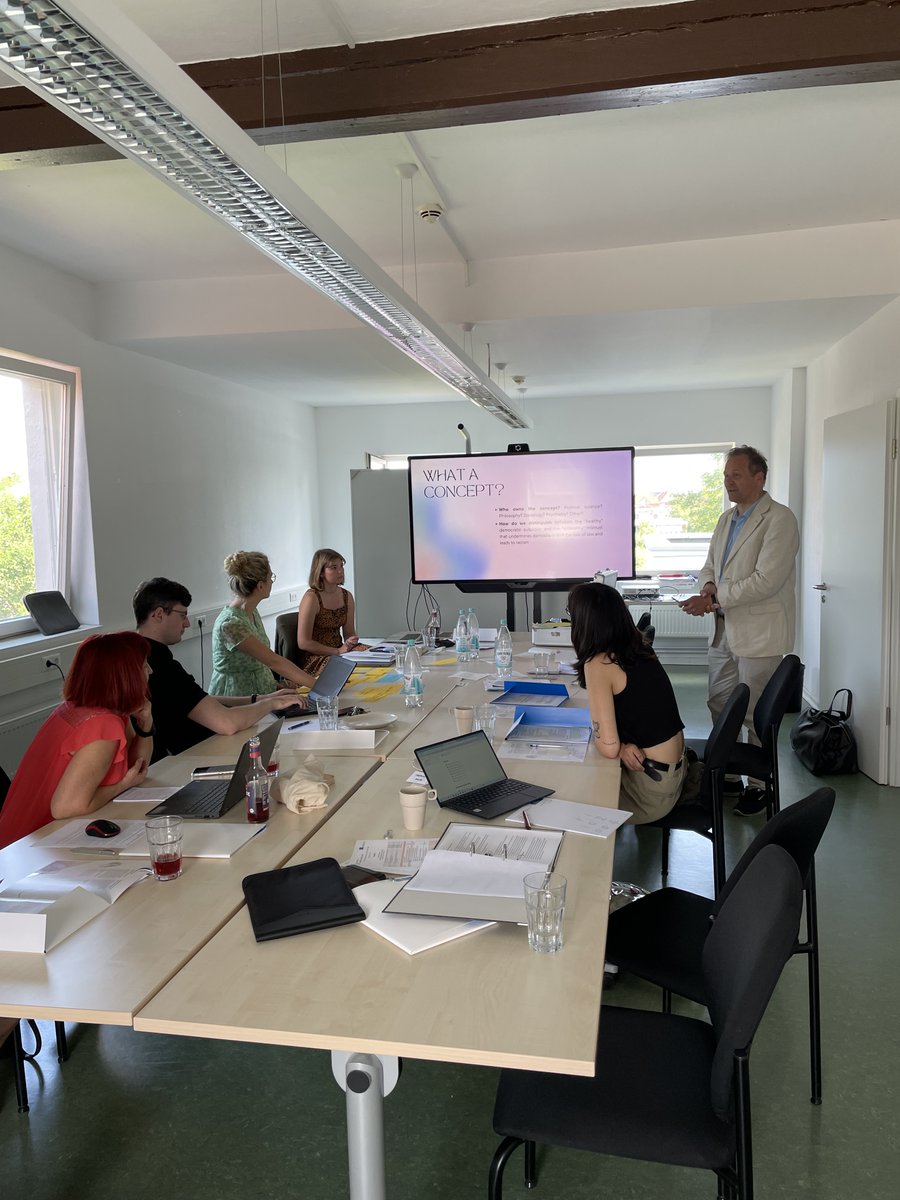 Kicking-off the new #REACT-project today. We are being joined by our partners from Bulgaria, Denmark and Austria to develop questionnaires and manuals for teachers to both recognize and tackle conspiracy theories in schools. #erasmusplus @kmkpad