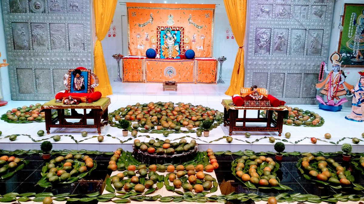 Vrajrajkumarji1's tweet photo. Online pravachan at VPSS Texas Shree Nathji's Haveli in Houston, on the auspicious occasion of the patotsav. 1/2
#vpss #houston #shrinathji #haveli #vrajrajkumarji #Online #vachnamrut #vyo https://t.co/N3u1UHLMTq